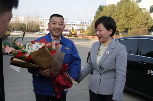 副市长龙小红莅临半岛电竞(中国)半岛有限公司官网新春走访慰问