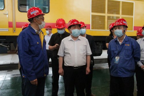 襄阳市副市长李德璋一行莅临半岛电竞(中国)半岛有限公司官网重工开展工业企业调研工作