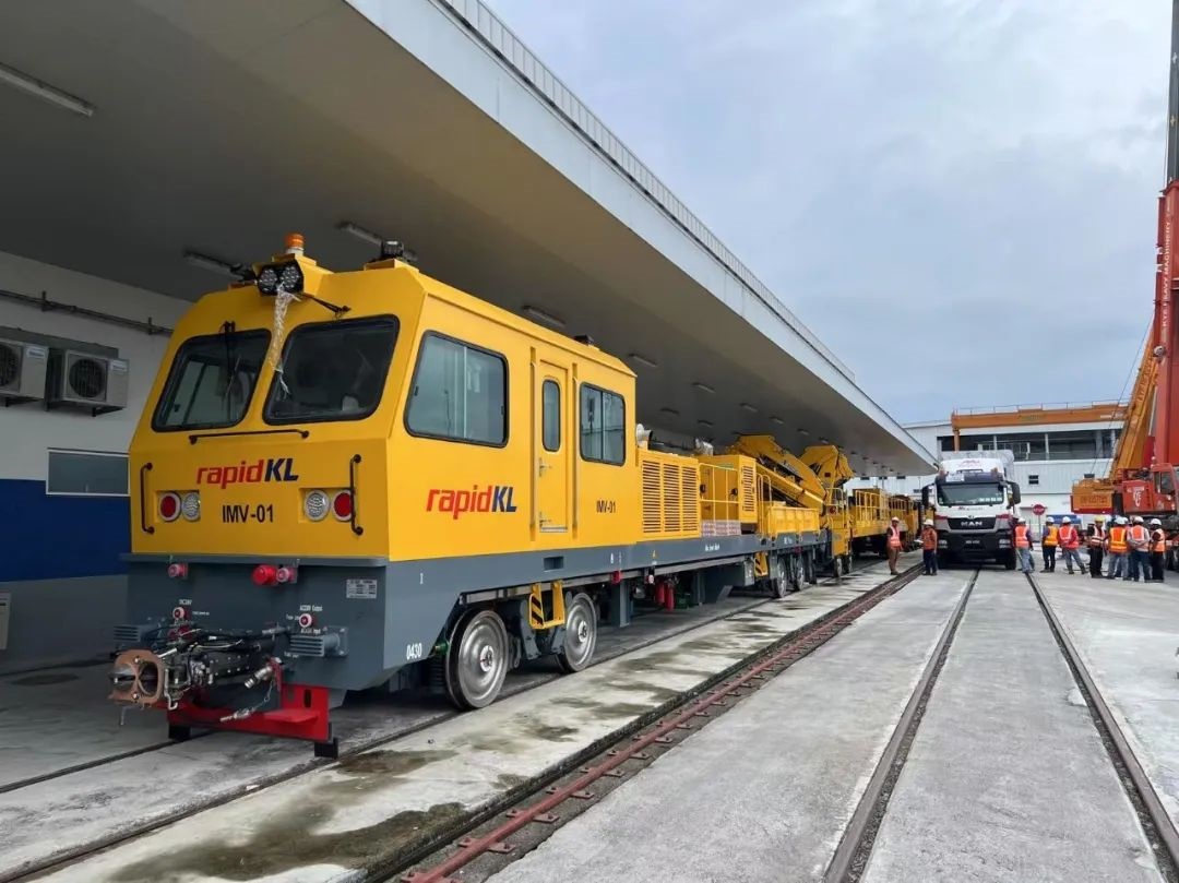 半岛电竞(中国)半岛有限公司官网重工马来西亚地铁3号线（LRT-3）项目车辆顺利送抵现场